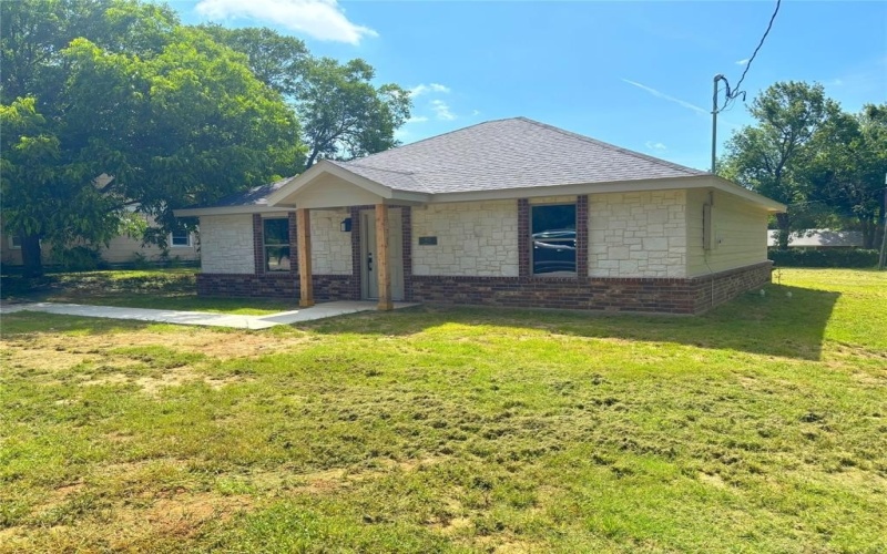 803 Hulme Street, Bowie, TX 76230, 2 Bedrooms Bedrooms, ,2 BathroomsBathrooms,Residential,For Sale,803 Hulme Street,20993612