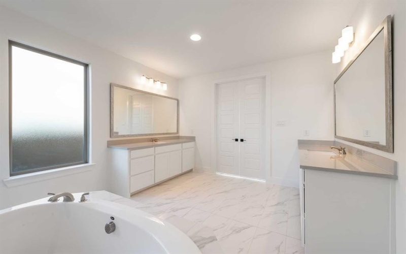 10449 Gray Hills Drive, Fort Worth, TX 76126, 5 Habitaciones Habitaciones , ,5 BañosBaños,Residential,En Venta,10449 Gray Hills Drive,0,20993628