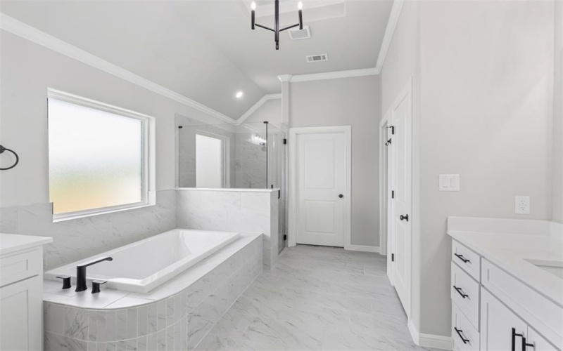 2172 Middlewood Circle, Granbury, TX 76049, 5 Bedrooms Bedrooms, ,2 BathroomsBathrooms,Residential,For Sale,2172 Middlewood Circle,20987084