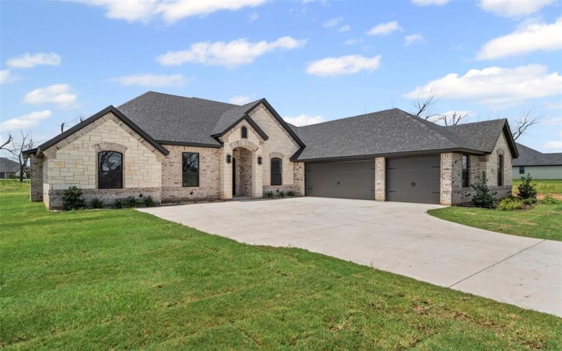 2172 Middlewood Circle, Granbury, TX 76049, 5 Bedrooms Bedrooms, ,2 BathroomsBathrooms,Residential,For Sale,2172 Middlewood Circle,20987084