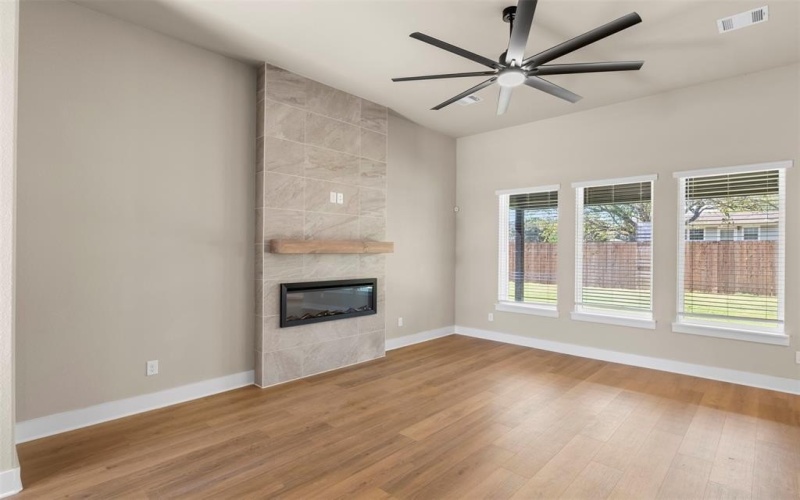 607 Escovedo Drive, Italy, TX 76651, 4 Habitaciones Habitaciones , ,2 BañosBaños,Residential,En Venta,607 Escovedo Drive,0,20988177