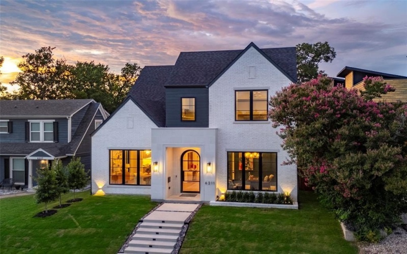 6211 Llano Avenue, Dallas, TX 75214, 4 Bedrooms Bedrooms, ,5 BathroomsBathrooms,Residential,For Sale,6211 Llano Avenue,20992314