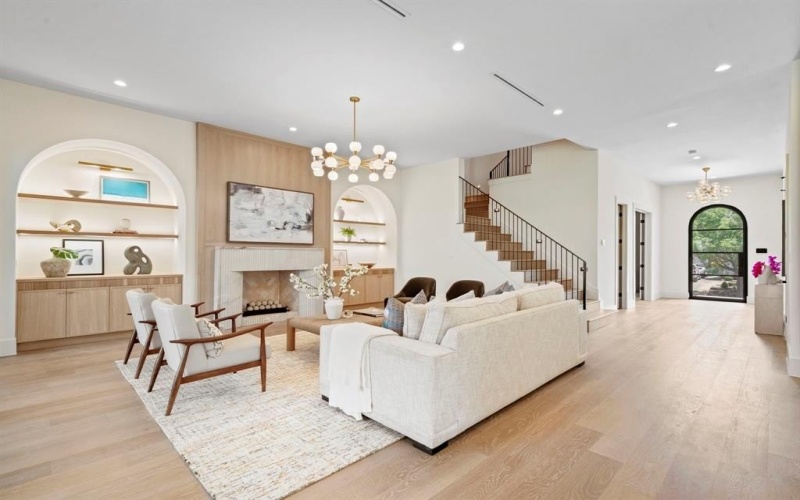 6211 Llano Avenue, Dallas, TX 75214, 4 Bedrooms Bedrooms, ,5 BathroomsBathrooms,Residential,For Sale,6211 Llano Avenue,20992314