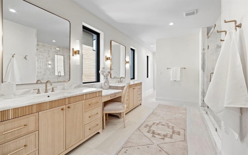 6211 Llano Avenue, Dallas, TX 75214, 4 Bedrooms Bedrooms, ,5 BathroomsBathrooms,Residential,For Sale,6211 Llano Avenue,20992314