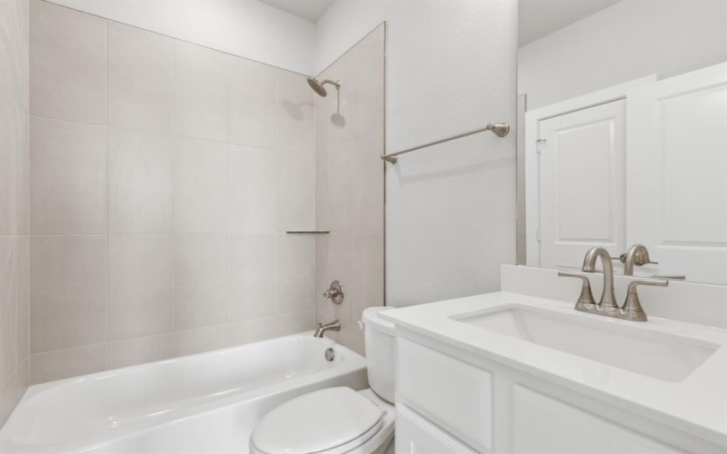 136 Swan Lake Drive, Waxahachie, TX 75165, 4 Bedrooms Bedrooms, ,3 BathroomsBathrooms,Residential,For Sale,136 Swan Lake Drive,20992962