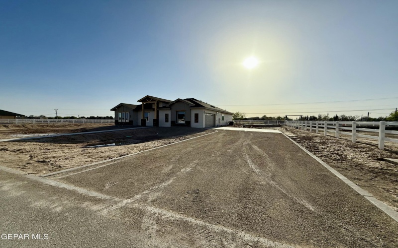 320 Roper Lane, Clint, TX 79836, 4 Habitaciones Habitaciones , ,3 BañosBaños,Residential,En Venta,320 Roper Lane,0,884293