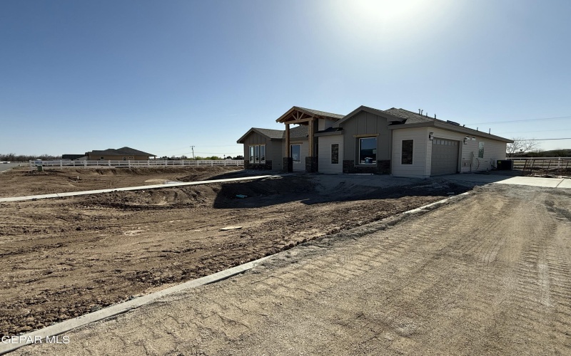 320 Roper Lane, Clint, TX 79836, 4 Habitaciones Habitaciones , ,3 BañosBaños,Residential,En Venta,320 Roper Lane,0,884293