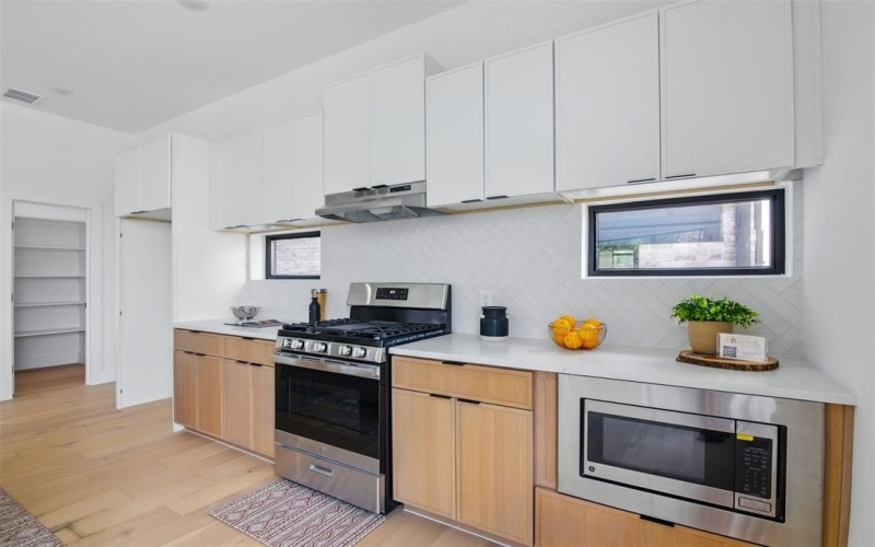 430 E 8th #201, Dallas, TX 75203, 2 Bedrooms Bedrooms, ,2 BathroomsBathrooms,Residential,For Sale,430 E 8th,20993874