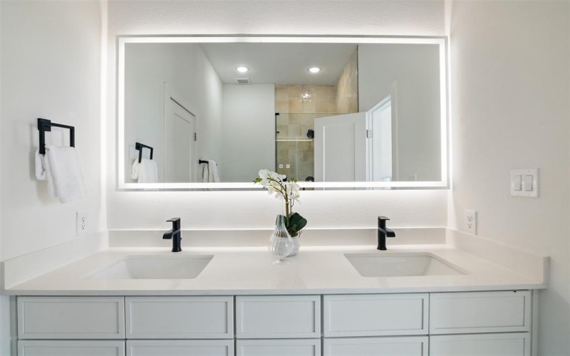 430 E 8th #201, Dallas, TX 75203, 2 Bedrooms Bedrooms, ,2 BathroomsBathrooms,Residential,For Sale,430 E 8th,20993874
