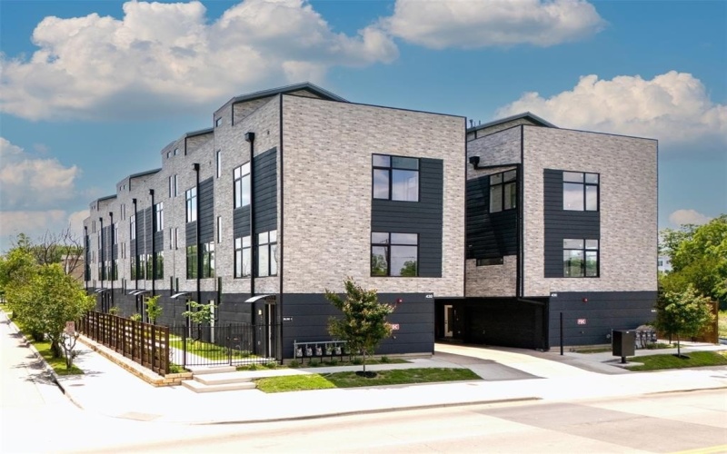 430 E 8th #201, Dallas, TX 75203, 2 Bedrooms Bedrooms, ,2 BathroomsBathrooms,Residential,For Sale,430 E 8th,20993874