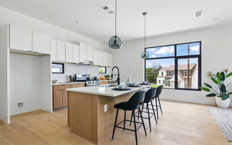 430 E 8th #201, Dallas, TX 75203, 2 Bedrooms Bedrooms, ,2 BathroomsBathrooms,Residential,For Sale,430 E 8th,20993874