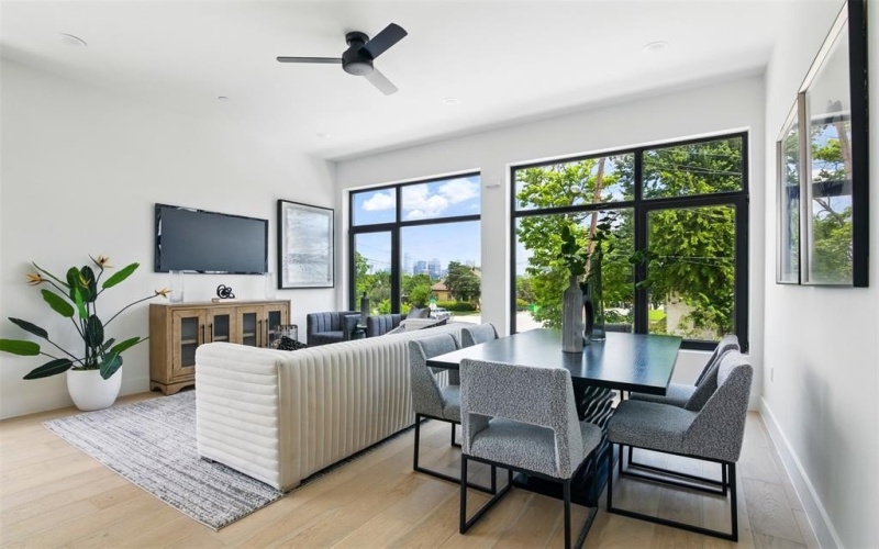 430 E 8th #201, Dallas, TX 75203, 2 Bedrooms Bedrooms, ,2 BathroomsBathrooms,Residential,For Sale,430 E 8th,20993874