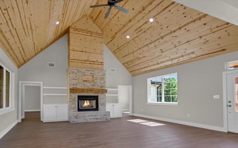1001 Mallard Drive, Lindale, TX 75771, 4 Bedrooms Bedrooms, ,2 BathroomsBathrooms,Residential,For Sale,1001 Mallard Drive,20994076