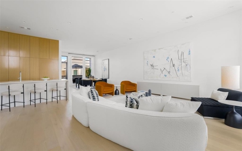 610 N Oak Cliff Boulevard #203, Dallas, TX 75208, 3 Habitaciones Habitaciones , ,3 BañosBaños,Residential,En Venta,610 N Oak Cliff Boulevard,20994324