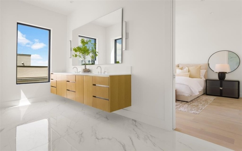 610 N Oak Cliff Boulevard #203, Dallas, TX 75208, 3 Habitaciones Habitaciones , ,3 BañosBaños,Residential,En Venta,610 N Oak Cliff Boulevard,20994324