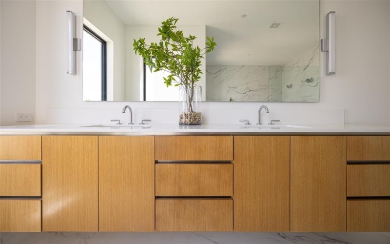 610 N Oak Cliff Boulevard #203, Dallas, TX 75208, 3 Habitaciones Habitaciones , ,3 BañosBaños,Residential,En Venta,610 N Oak Cliff Boulevard,20994324