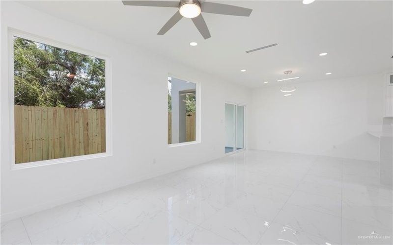 1910 Sunset Drive, Mission, TX 78572, 3 Habitaciones Habitaciones , ,2 BañosBaños,Residential,En Venta,1910 Sunset Drive,475586