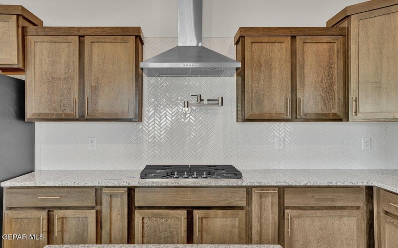193 White Oaks Trail, Sunland Park, NM 88063, 6 Habitaciones Habitaciones , ,3 BañosBaños,Residential,En Venta,193 White Oaks Trail,905411