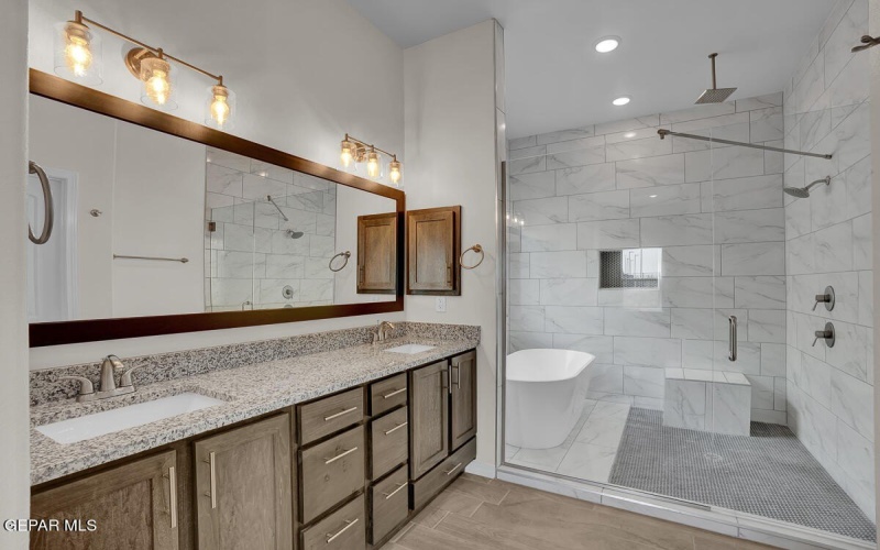 164 White Oaks Trail, Sunland Park, NM 88063, 6 Bedrooms Bedrooms, ,3 BathroomsBathrooms,Residential,For Sale,164 White Oaks Trail,0,905413