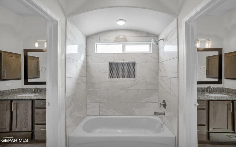 164 White Oaks Trail, Sunland Park, NM 88063, 6 Bedrooms Bedrooms, ,3 BathroomsBathrooms,Residential,For Sale,164 White Oaks Trail,0,905413