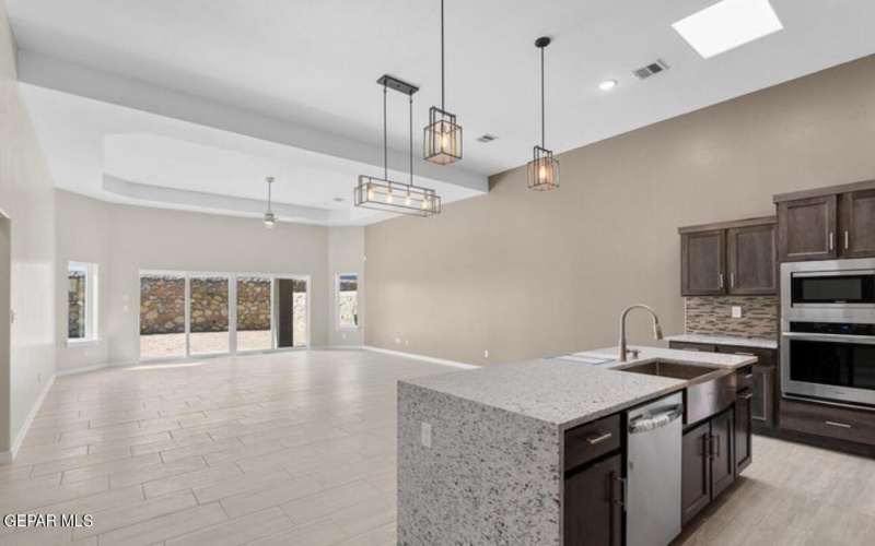 150 White Oaks Trail, Sunland Park, NM 88063, 5 Habitaciones Habitaciones , ,3 BañosBaños,Residential,En Venta,150 White Oaks Trail,905416