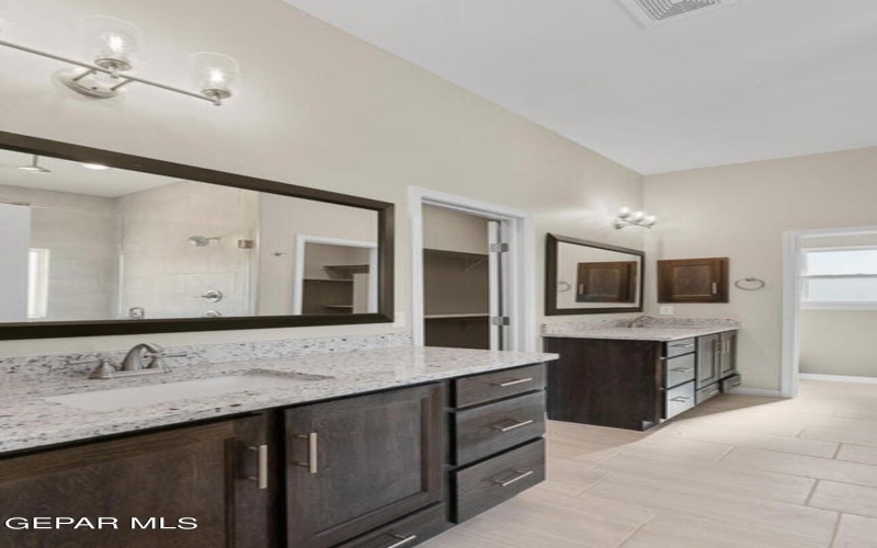150 White Oaks Trail, Sunland Park, NM 88063, 5 Habitaciones Habitaciones , ,3 BañosBaños,Residential,En Venta,150 White Oaks Trail,905416