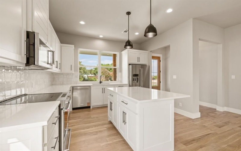 207 W 7th Street, Justin, TX 76247, 4 Habitaciones Habitaciones , ,3 BañosBaños,Residential,En Venta,207 W 7th Street,0,20992858