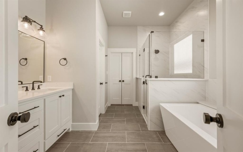 207 W 7th Street, Justin, TX 76247, 4 Habitaciones Habitaciones , ,3 BañosBaños,Residential,En Venta,207 W 7th Street,0,20992858