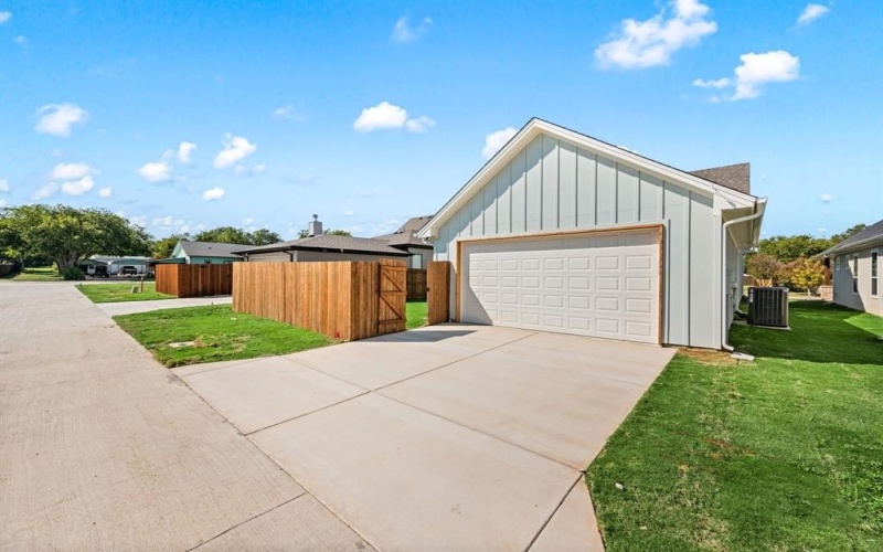 207 W 7th Street, Justin, TX 76247, 4 Habitaciones Habitaciones , ,3 BañosBaños,Residential,En Venta,207 W 7th Street,0,20992858