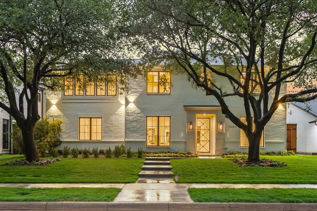 7051 Chantilly Lane, Dallas, TX 75214, 5 Habitaciones Habitaciones , ,6 BañosBaños,Residential,En Venta,7051 Chantilly Lane,20994434