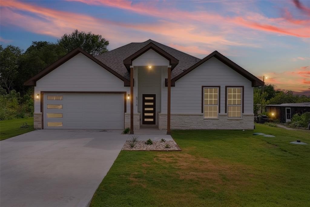 5716 Belaire Circle, Granbury, TX 76048, 3 Bedrooms Bedrooms, ,2 BathroomsBathrooms,Residential,For Sale,5716 Belaire Circle,20994661