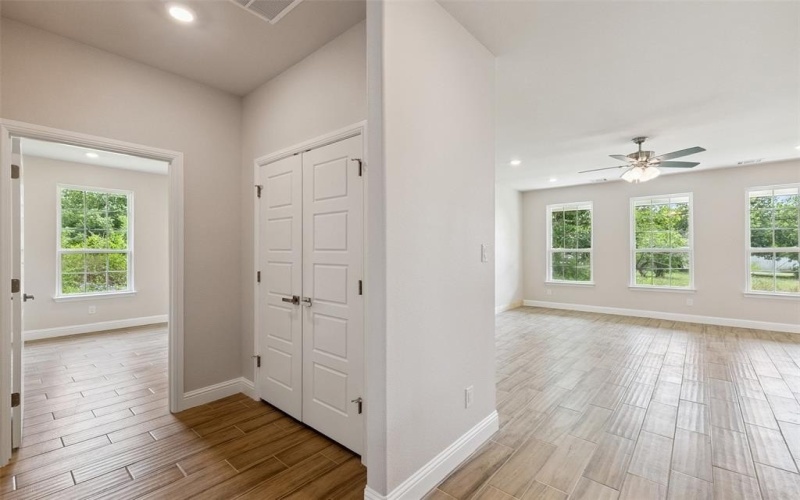 5716 Belaire Circle, Granbury, TX 76048, 3 Bedrooms Bedrooms, ,2 BathroomsBathrooms,Residential,For Sale,5716 Belaire Circle,20994661