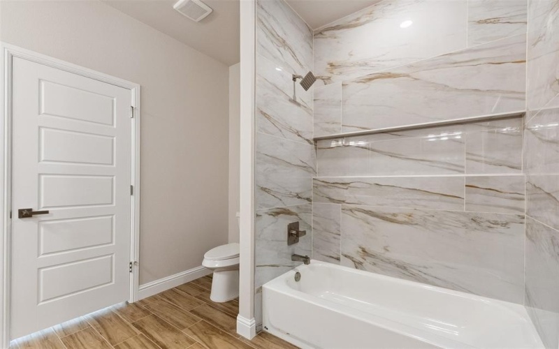 5716 Belaire Circle, Granbury, TX 76048, 3 Bedrooms Bedrooms, ,2 BathroomsBathrooms,Residential,For Sale,5716 Belaire Circle,20994661