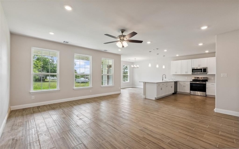 5716 Belaire Circle, Granbury, TX 76048, 3 Bedrooms Bedrooms, ,2 BathroomsBathrooms,Residential,For Sale,5716 Belaire Circle,20994661