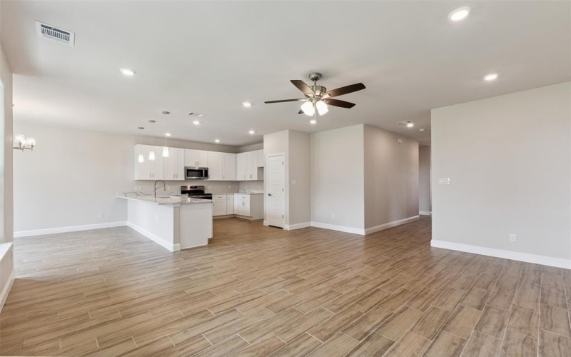 5716 Belaire Circle, Granbury, TX 76048, 3 Bedrooms Bedrooms, ,2 BathroomsBathrooms,Residential,For Sale,5716 Belaire Circle,20994661