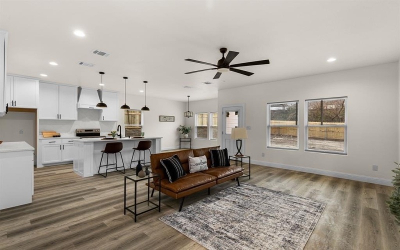 1910 Avenue B, Fort Worth, TX 76104, 4 Habitaciones Habitaciones , ,2 BañosBaños,Residential,En Venta,1910 Avenue B,20995126