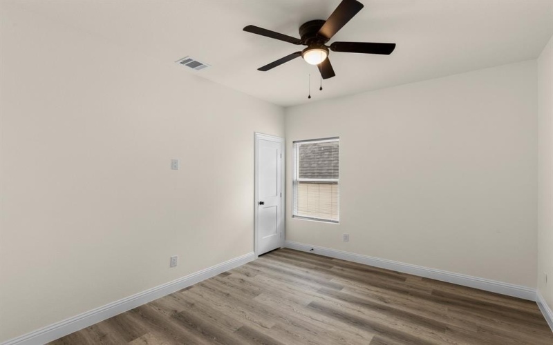 1910 Avenue B, Fort Worth, TX 76104, 4 Habitaciones Habitaciones , ,2 BañosBaños,Residential,En Venta,1910 Avenue B,20995126