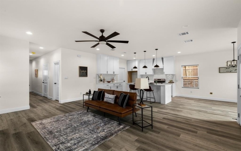 1910 Avenue B, Fort Worth, TX 76104, 4 Habitaciones Habitaciones , ,2 BañosBaños,Residential,En Venta,1910 Avenue B,20995126