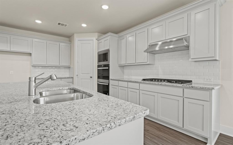 3929 Henley Lane, Garland, TX 75043, 4 Bedrooms Bedrooms, ,5 BathroomsBathrooms,Residential,For Sale,3929 Henley Lane,20995207
