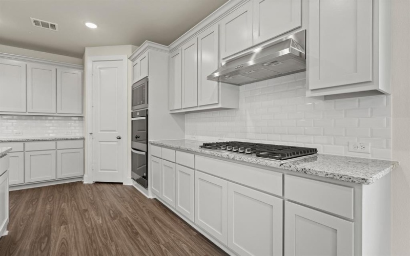3929 Henley Lane, Garland, TX 75043, 4 Bedrooms Bedrooms, ,5 BathroomsBathrooms,Residential,For Sale,3929 Henley Lane,20995207