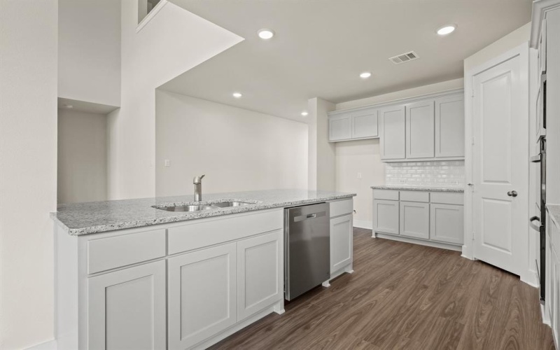 3929 Henley Lane, Garland, TX 75043, 4 Bedrooms Bedrooms, ,5 BathroomsBathrooms,Residential,For Sale,3929 Henley Lane,20995207