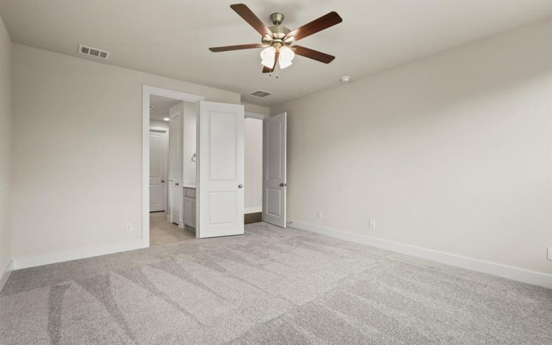 3929 Henley Lane, Garland, TX 75043, 4 Bedrooms Bedrooms, ,5 BathroomsBathrooms,Residential,For Sale,3929 Henley Lane,20995207