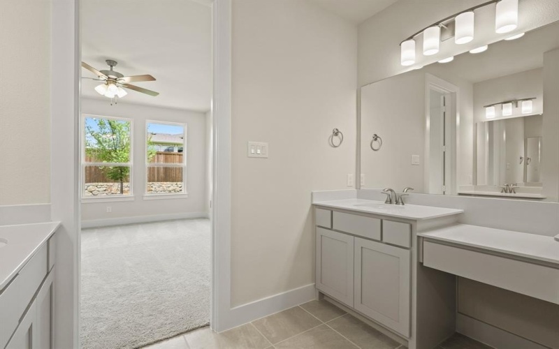 3929 Henley Lane, Garland, TX 75043, 4 Bedrooms Bedrooms, ,5 BathroomsBathrooms,Residential,For Sale,3929 Henley Lane,20995207