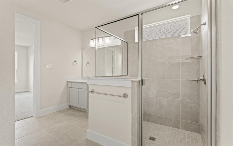 3929 Henley Lane, Garland, TX 75043, 4 Bedrooms Bedrooms, ,5 BathroomsBathrooms,Residential,For Sale,3929 Henley Lane,20995207
