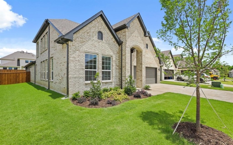 3929 Henley Lane, Garland, TX 75043, 4 Bedrooms Bedrooms, ,5 BathroomsBathrooms,Residential,For Sale,3929 Henley Lane,20995207