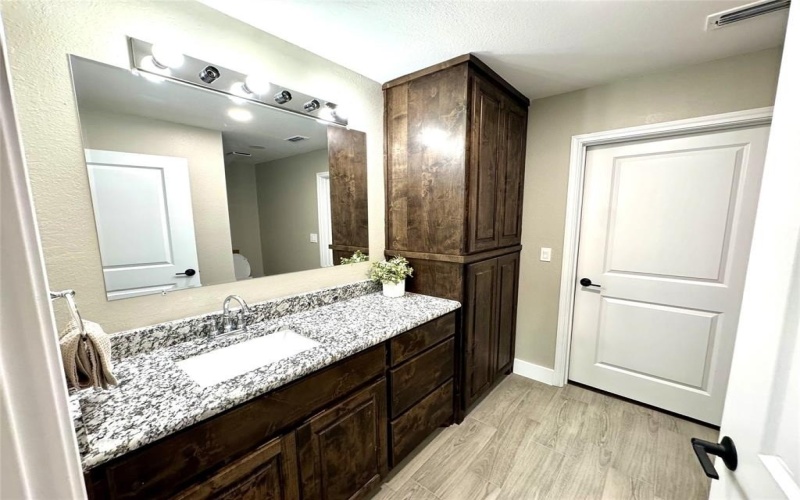 1215 Hulme Street, Bowie, TX 76230, 3 Bedrooms Bedrooms, ,2 BathroomsBathrooms,Residential,For Sale,1215 Hulme Street,0,20995666