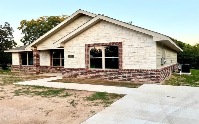 1215 Hulme Street, Bowie, TX 76230, 3 Bedrooms Bedrooms, ,2 BathroomsBathrooms,Residential,For Sale,1215 Hulme Street,0,20995666