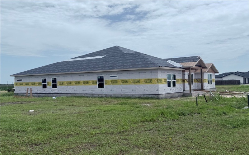 722 Mama Fefi Drive, Corpus Christi, TX 78414, 5 Bedrooms Bedrooms, ,3 BathroomsBathrooms,Residential,For Sale,722 Mama Fefi Drive,461852