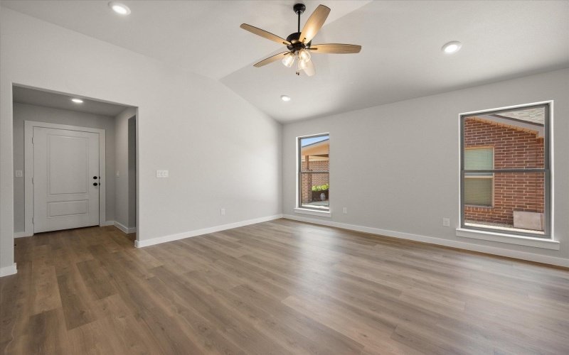 308 E 26th Street, Wolfforth, TX 79382, 4 Habitaciones Habitaciones , ,2 BañosBaños,Residential,En Venta,308 E 26th Street,0,202557556