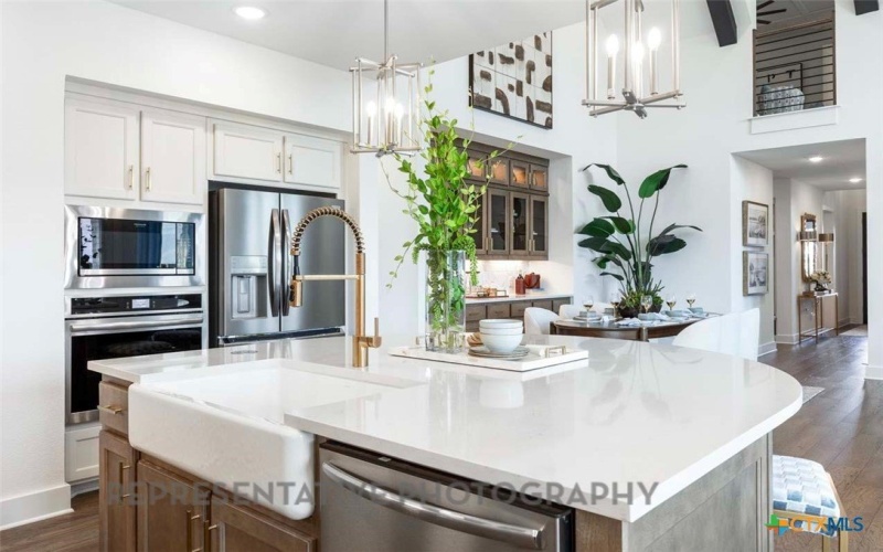 8704 Peristyle Drive, Austin, TX 78744, 4 Bedrooms Bedrooms, ,5 BathroomsBathrooms,Residential,For Sale,8704 Peristyle Drive,0,586097
